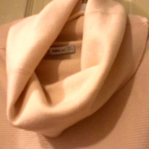 Zara Cream turtleneck sweater. Size Small - Picture 3 of 7